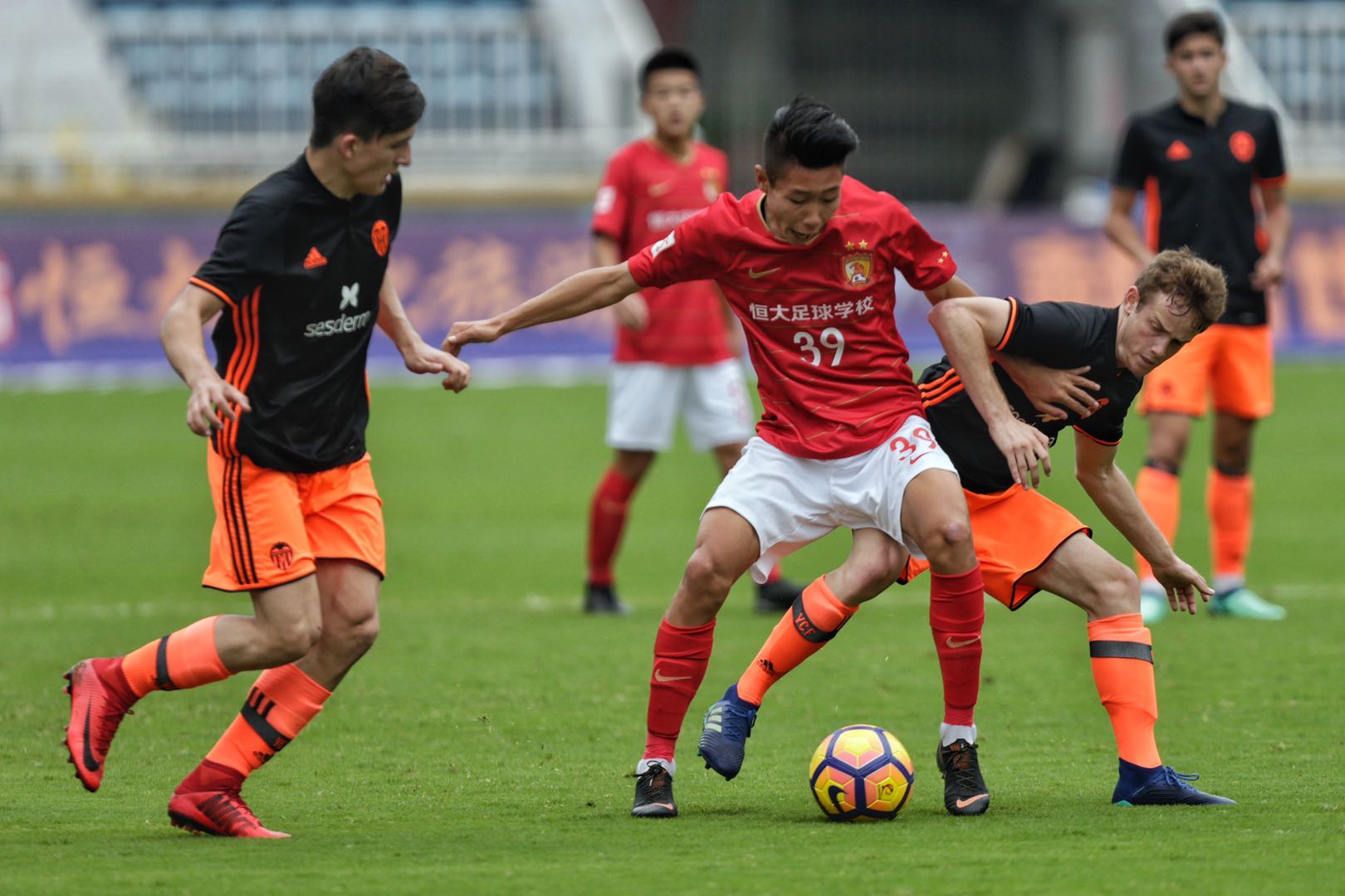 泰国球队在国际足球赛事中崭露头角