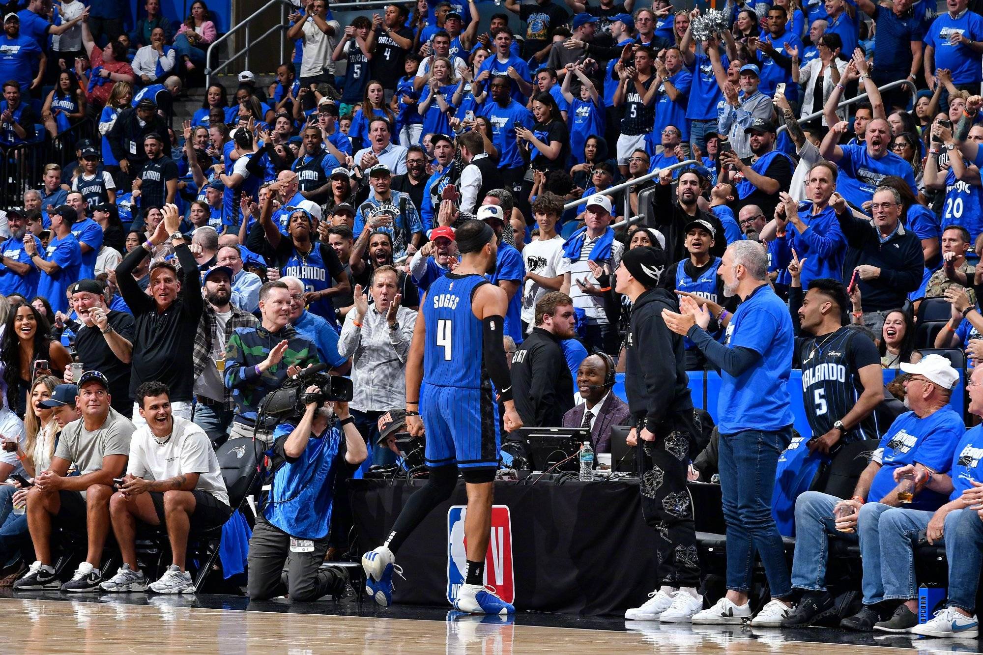 爵士客场击败公牛，保持稳定表现