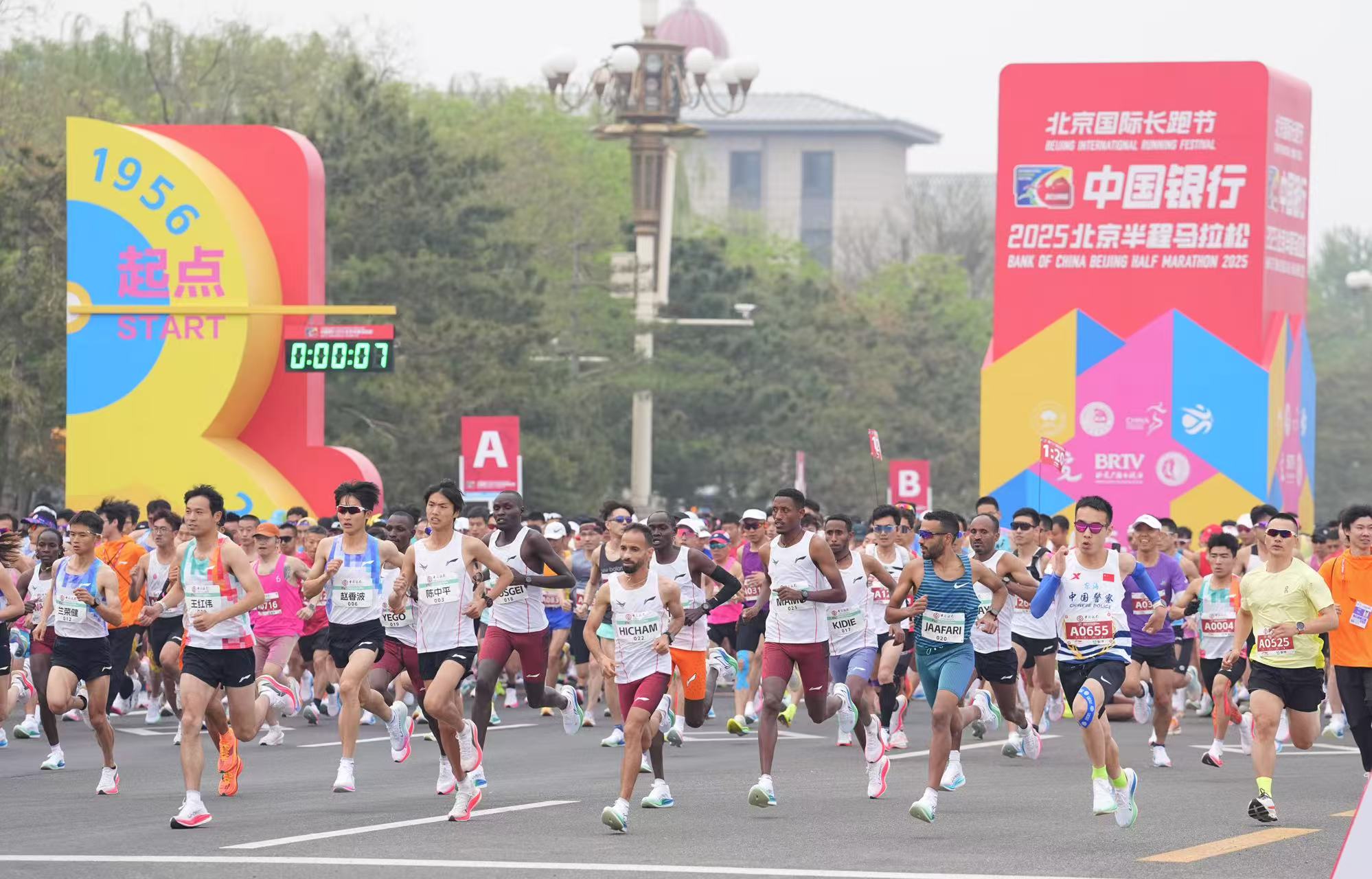 熊猫体育官方网站-肯尼亚运动员在马拉松比赛中勇夺金牌