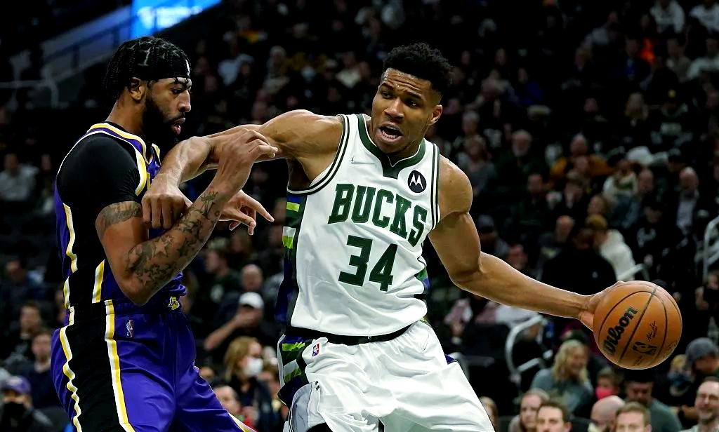 熊猫直播APP-雄鹿轻取湖人保持不败纪录