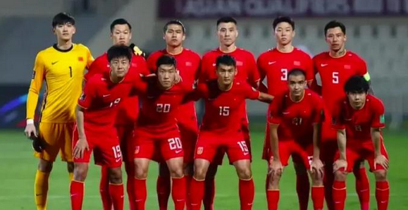 国足备战世预赛：里皮亲自指导训练，力争三连胜跻身小组前列的简单介绍