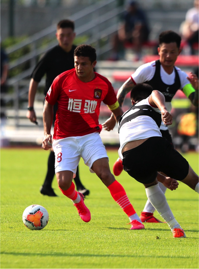 南昌队队长倾情投入,将团队带领向前 南昌队队长倾情投入,将团队带领向前