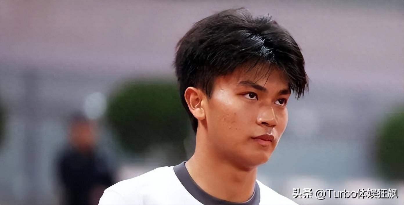 传闻:球队教练欲离队,引发外界关注 传闻:球队教练欲离队,引发外界关注