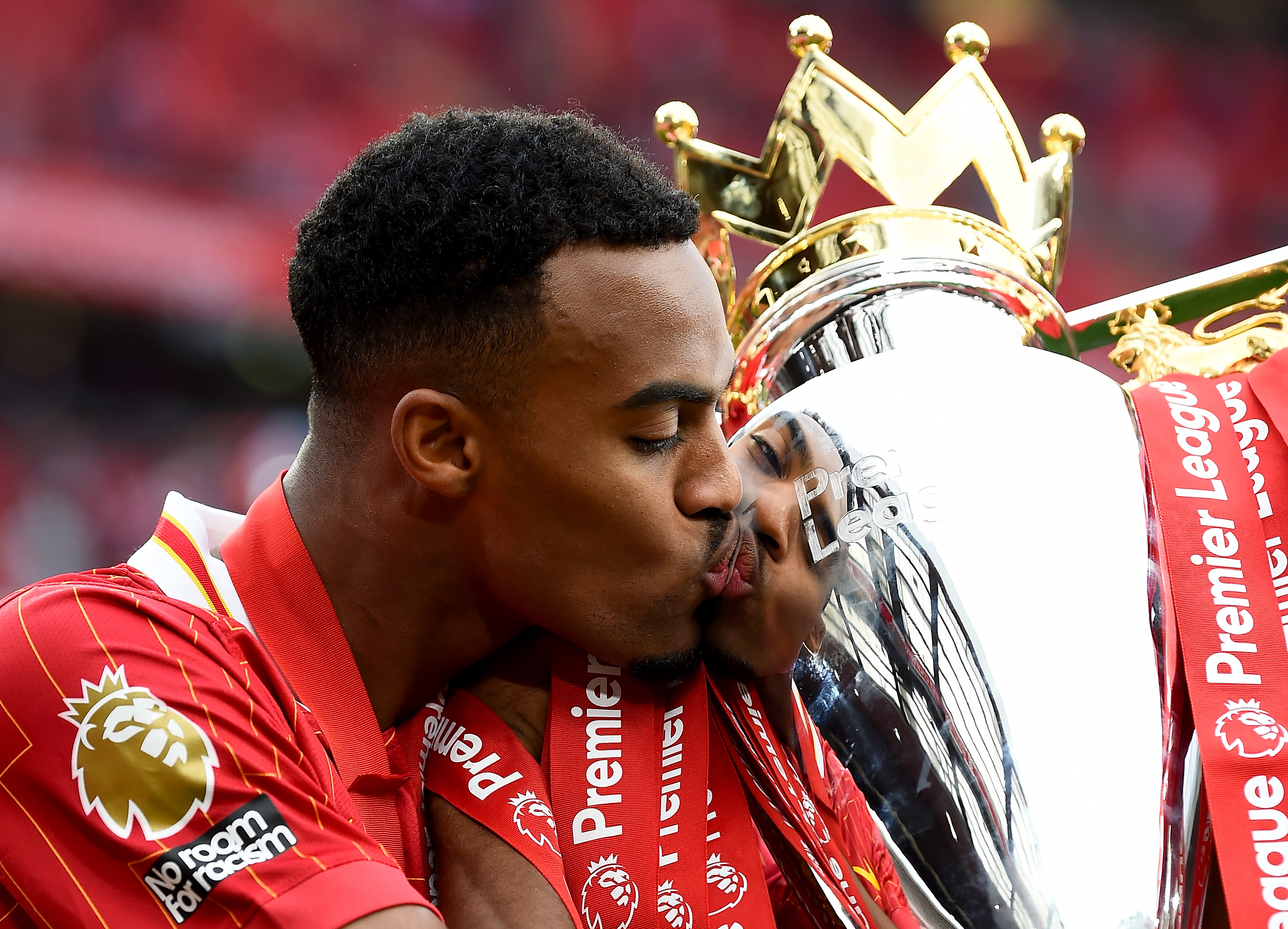 熊猫体育互动-利物浦神奇逆转，晋级八强