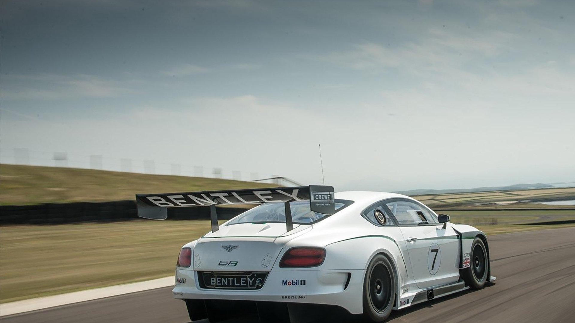 熊猫直播平台-北欧铁骑与加勒比黑马的冰火对决，本泽马2026传奇序幕